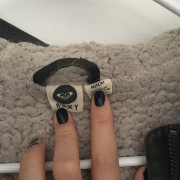 **SOLD**Roxy Sherpa lined jacket (charcoal grey) - Picture 2 of 4